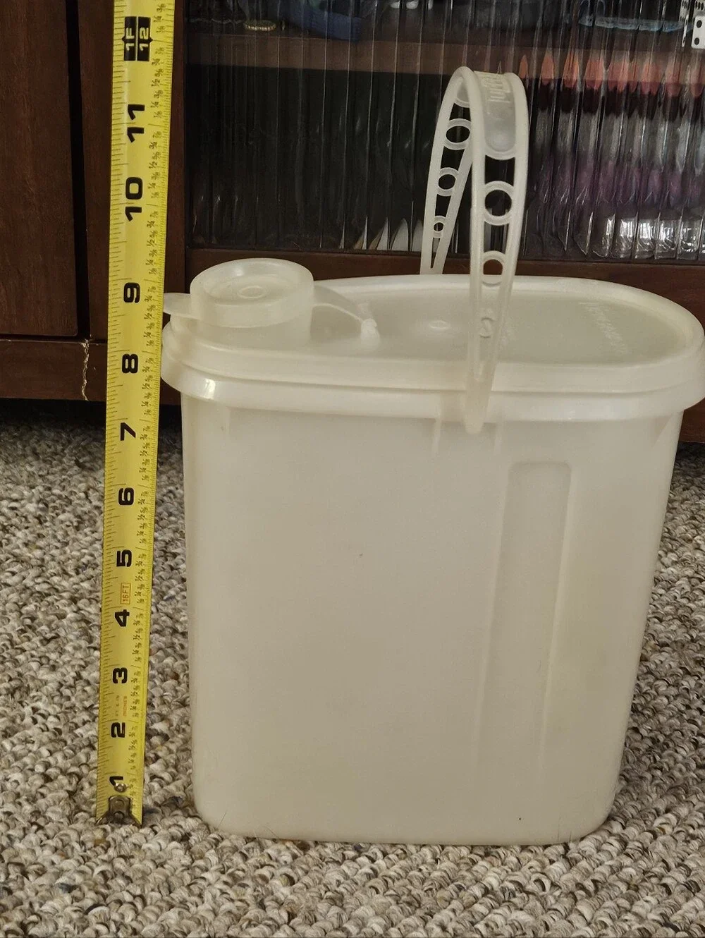 Tupperware Beverage Buddy Store N Pour Container 2 Quart 587-7